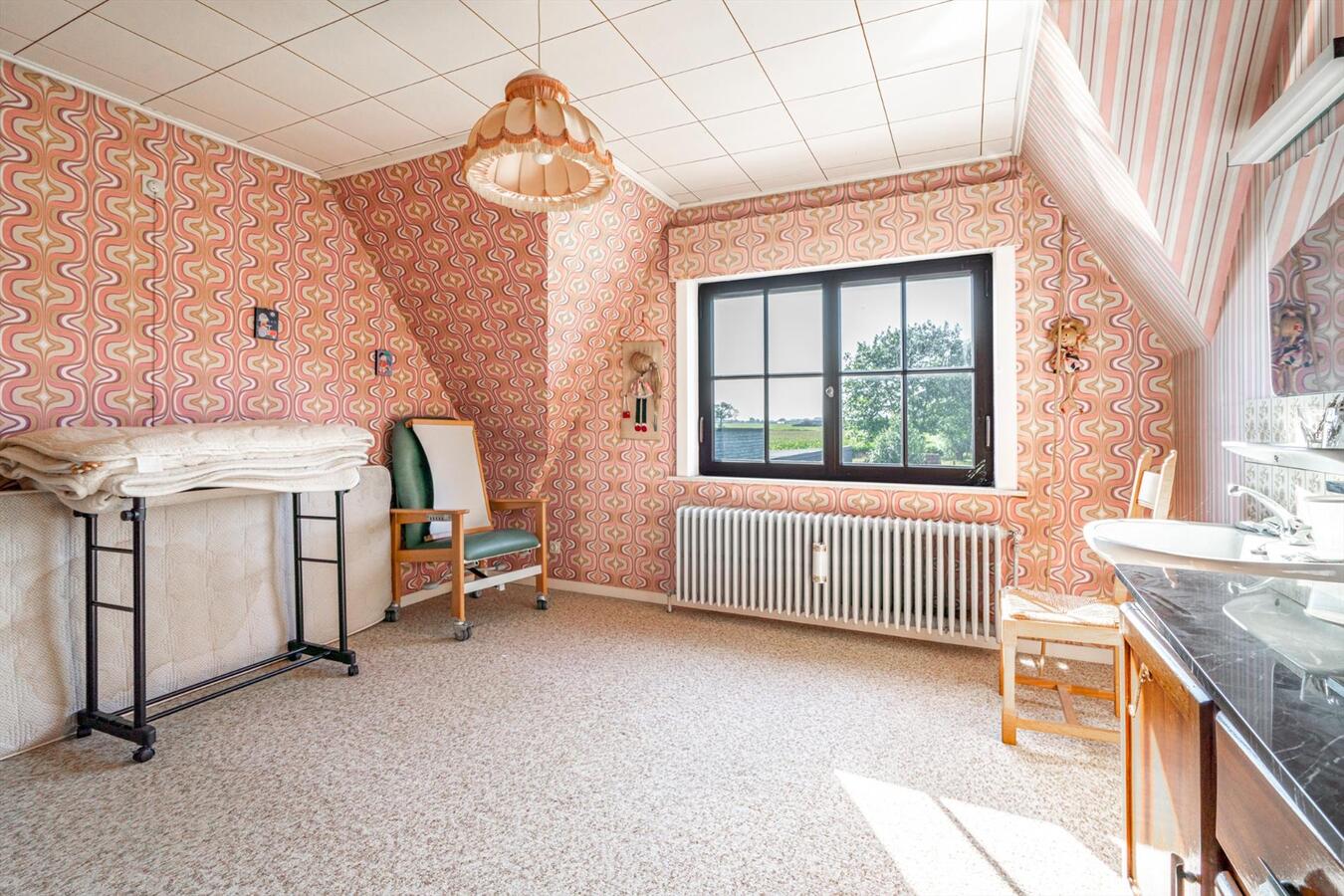 Grote woning met 6 slaapkamers en atelier op 2645 m² te Koekelare 