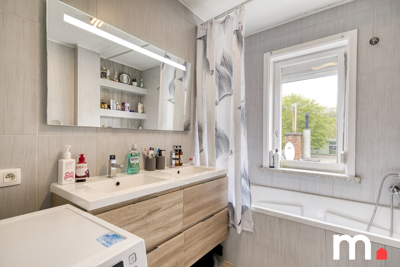 Instapklare woning te Ingelmunster met 3 slaapkamers en uitweg achteraan! 