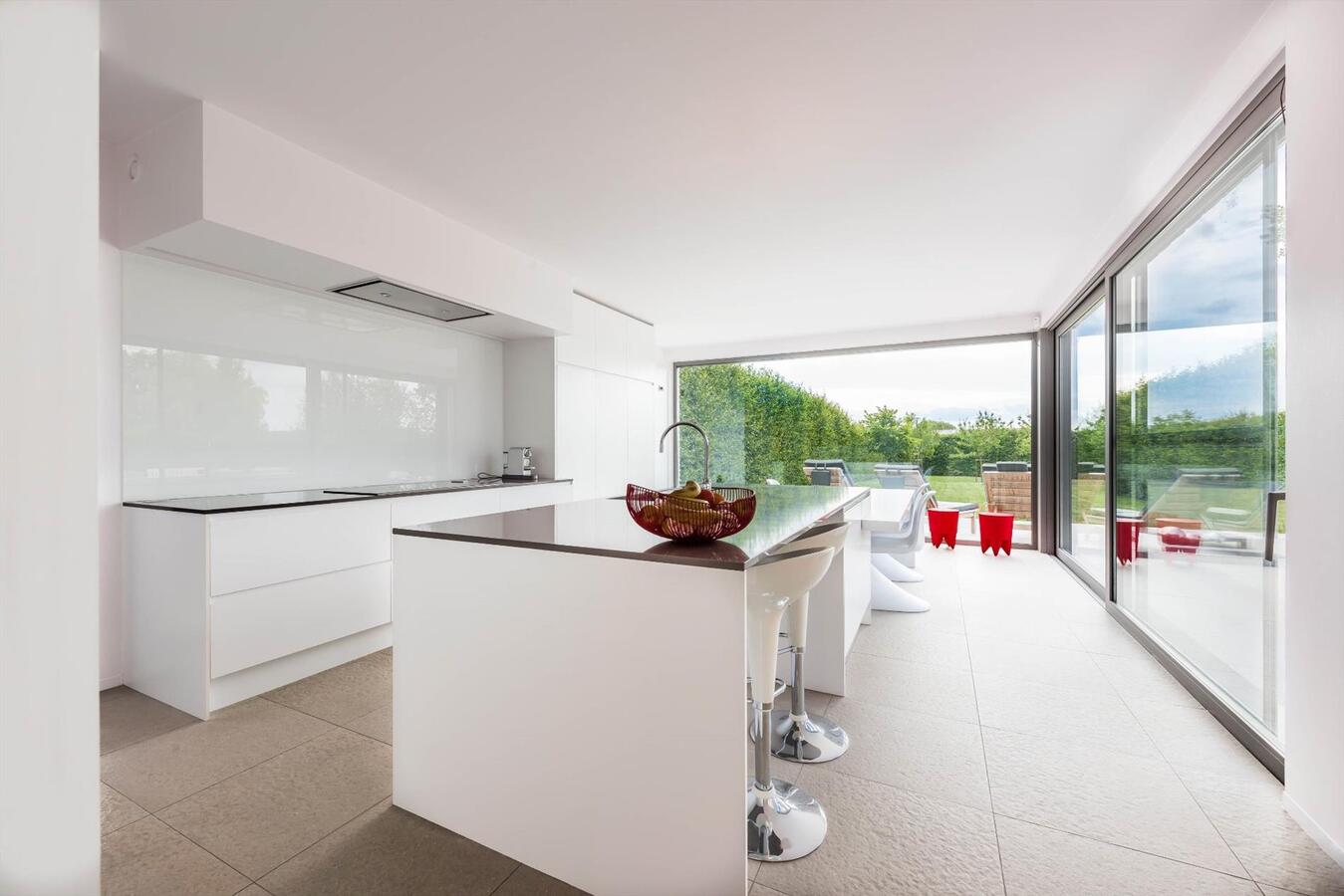 Exclusieve, riante villa op perceel van 3118 m² 