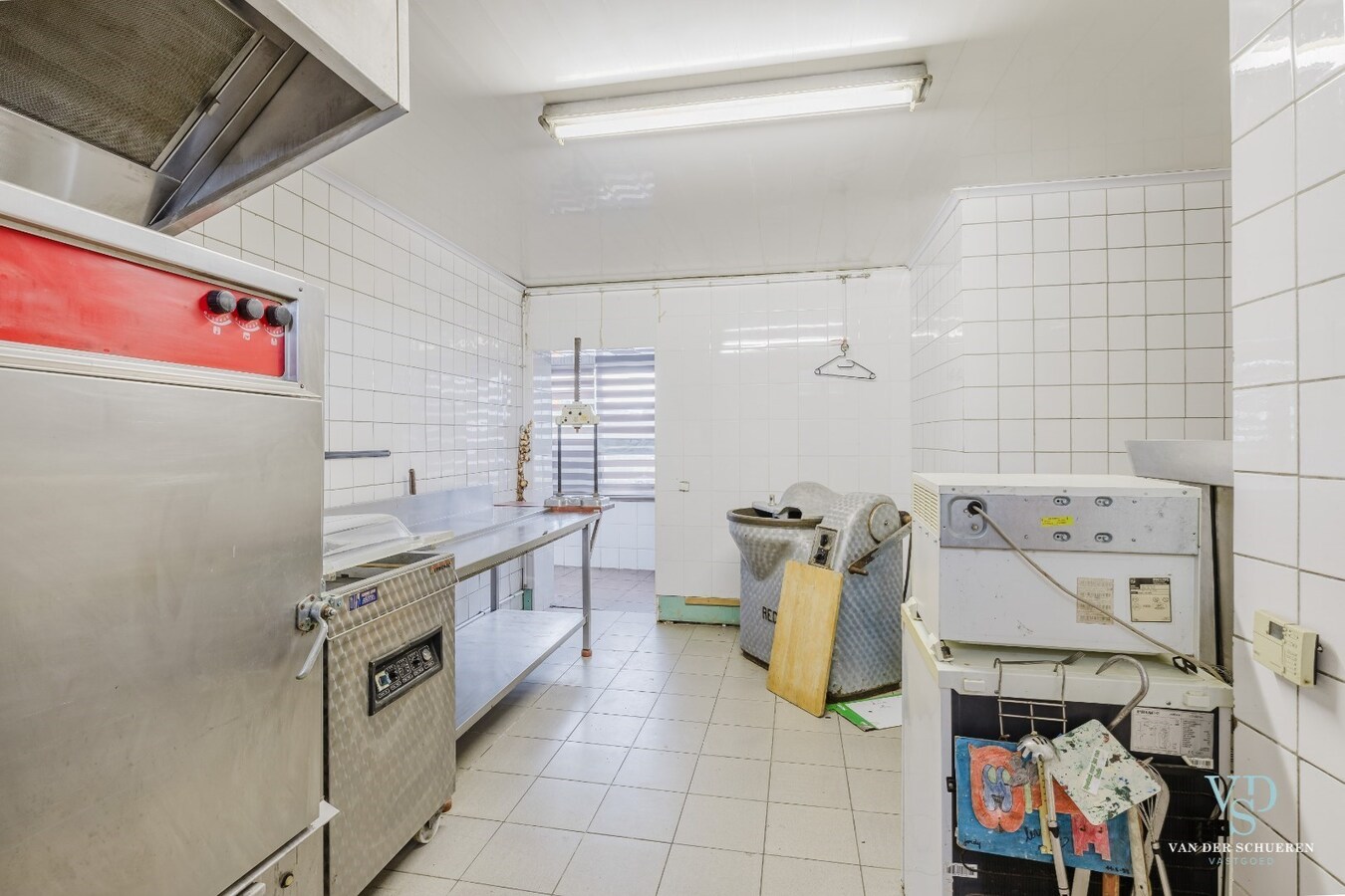 Ruime woning met atelier / garage. 