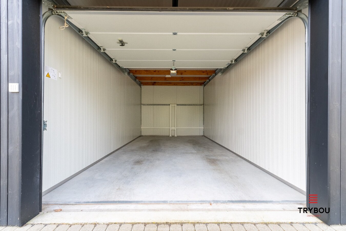 Appartement met 3 slaapkamers, garage en 2 staanplaatsen in Houthulst! 