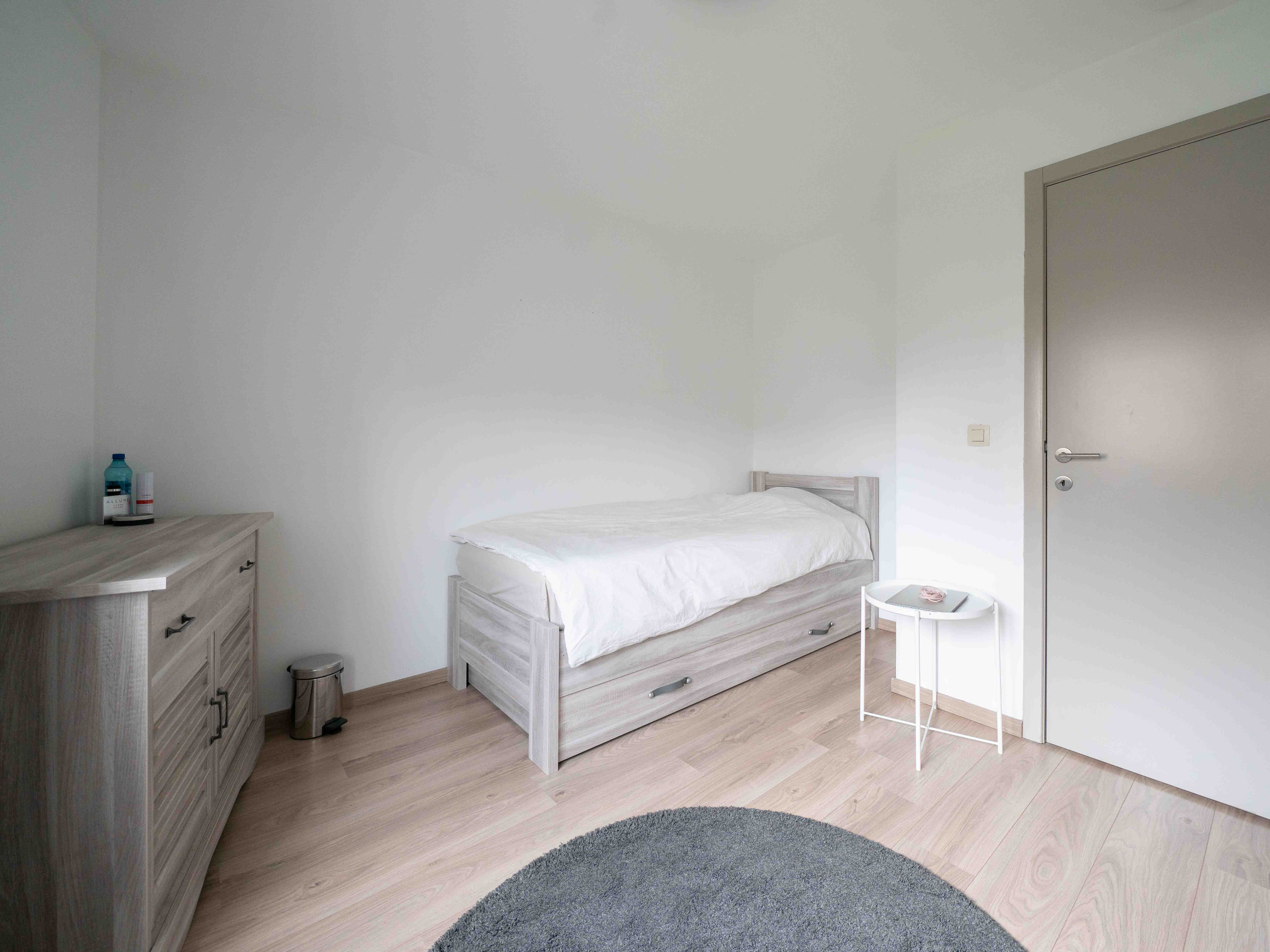 Recente woning met 7 kamers, 2 badkamers, garage en tuin 