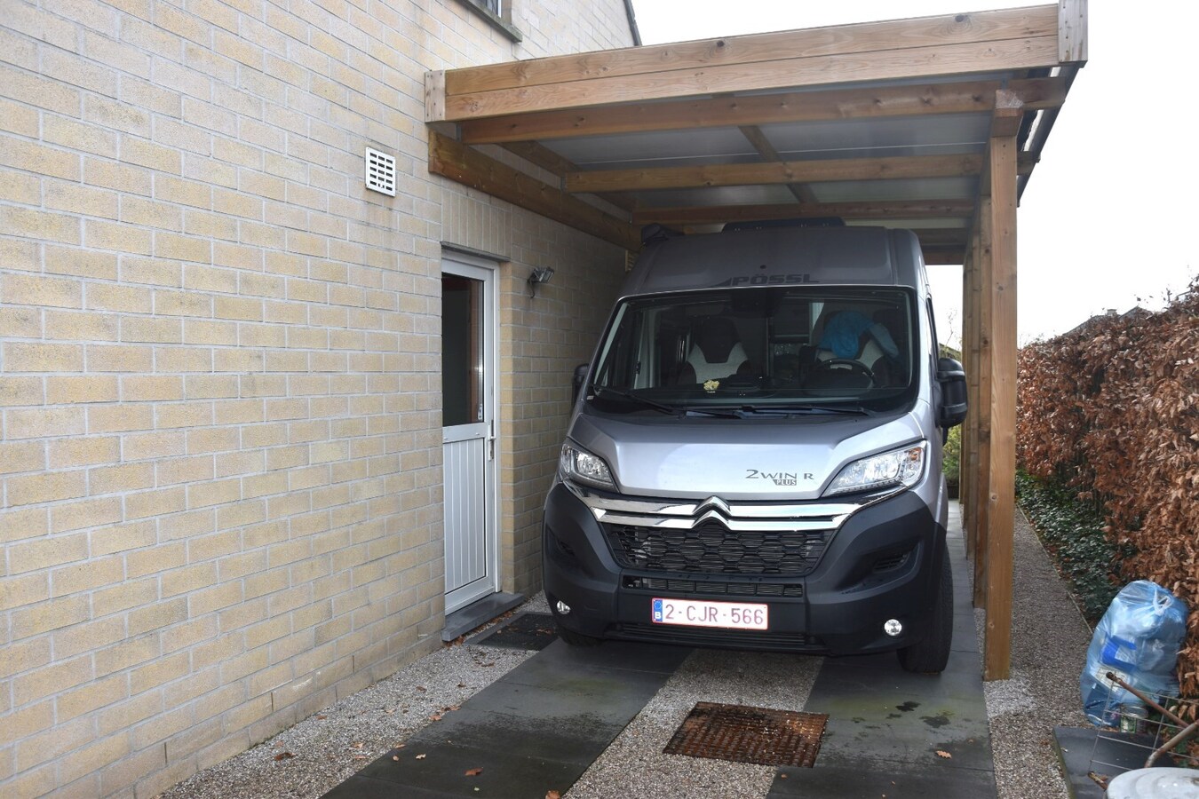 Eigentijdse, verrassend ruime Open Bebouwing 