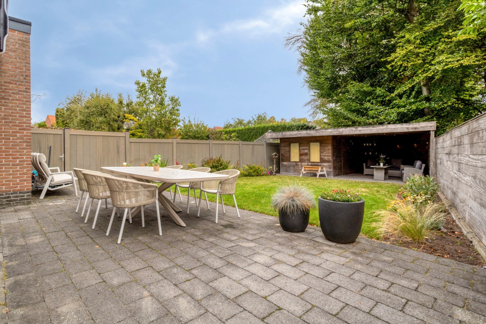 Charmante energiezuinige halfopen bebouwing met 4 slaapkamers, bureau en tuin in centrum Brasschaat 