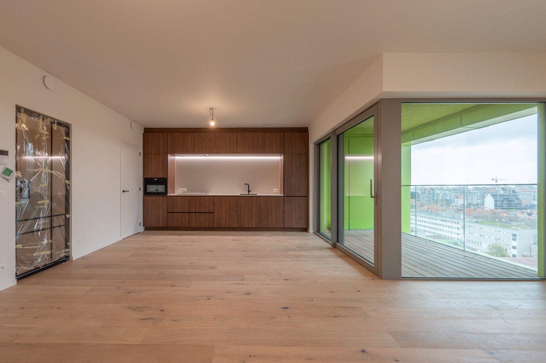 Centraal gelegen 3-kamer appartement te Res. Hoost op wandelafstand van de Zeedijk van Heist. 