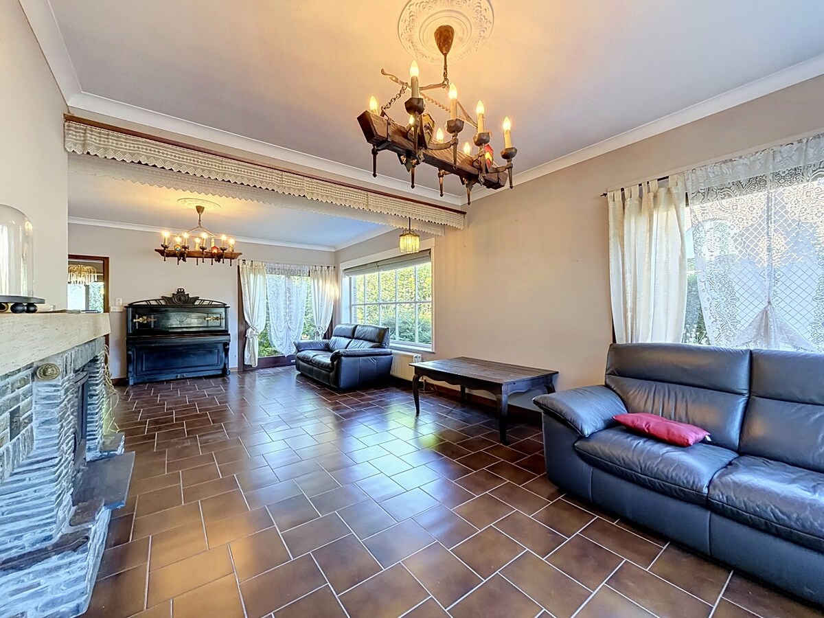 Ruime sixties villa op 3.630m² nabij dorpskern Steenhuize 