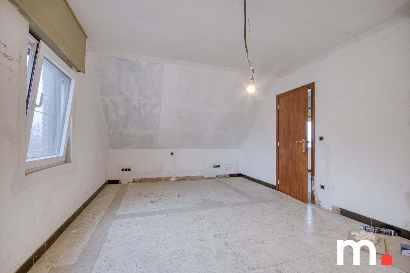 Halfopen bebouwing op 695 m2 met grote tuin en atelier te Lendelede ! 