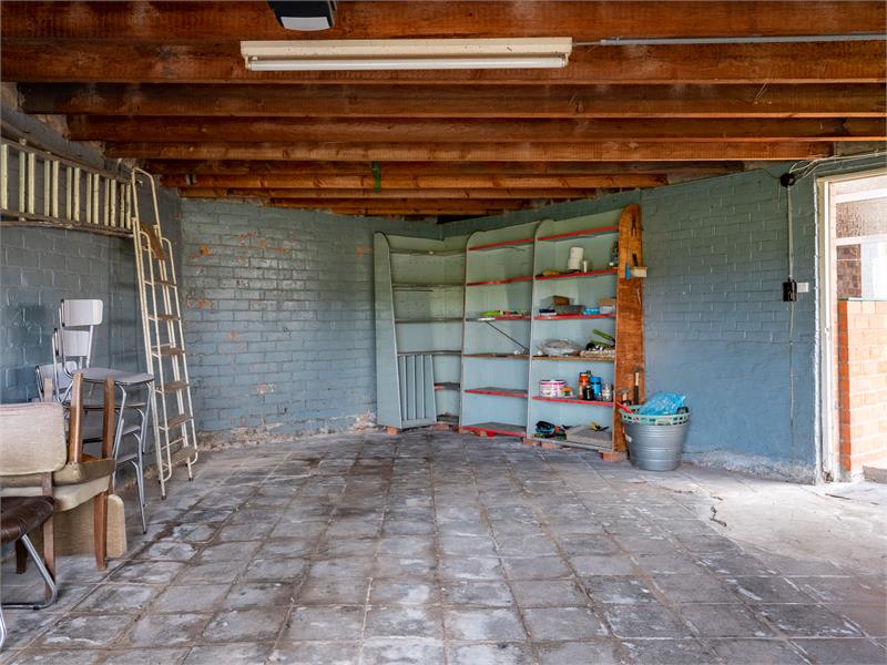 Interessant renovatieproject in groene omgeving 