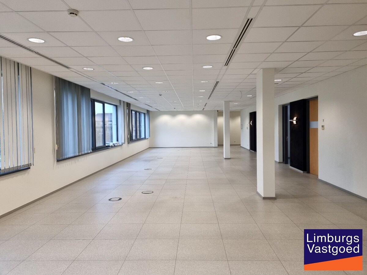 GLV kantoren - 527 m² + 25 parkings - nabij E 313 