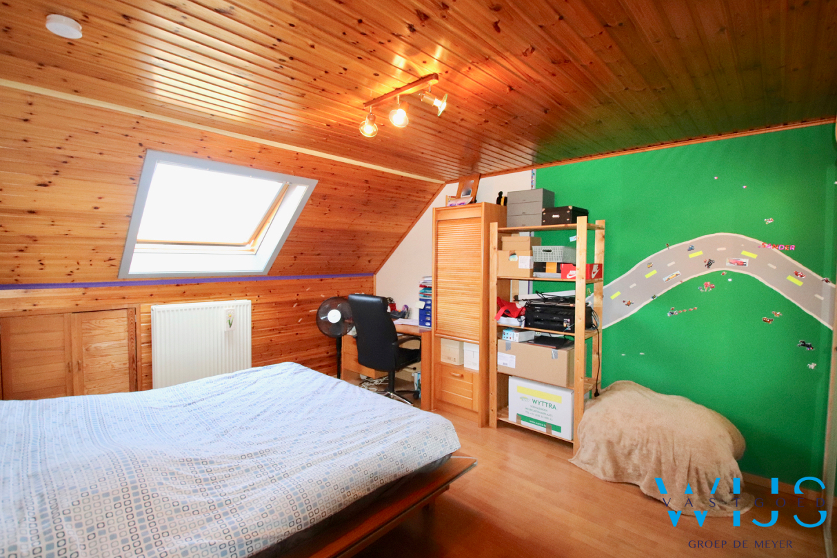 Instapklaar woonhuis met 4 slaapkamers op 936m² te Zelzate! 