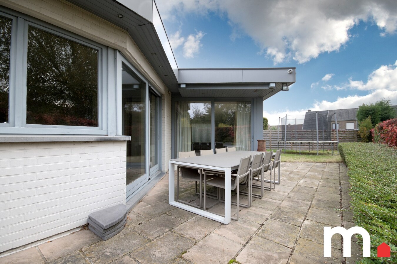 Villa met binnenzwembad, sauna en praktijkruimte (160m2) te Kuurne ! 