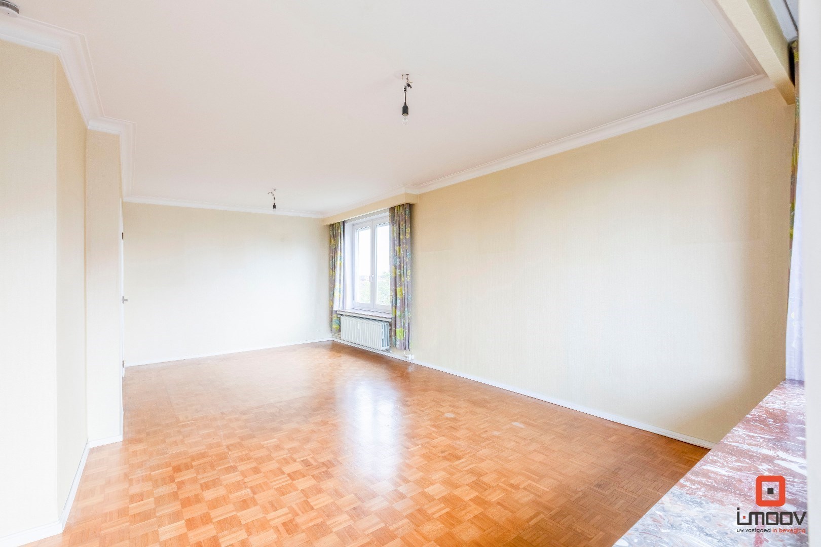 Ruim en lichtrijk drieslaapkamerappartement met prachtig zicht op het water en het groen! 