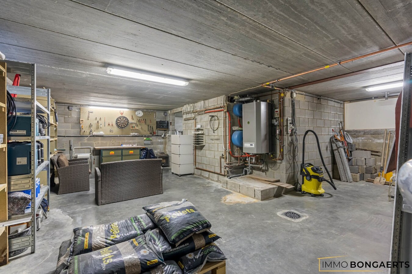 Instapklare woning met 4 slaapkamers en zwembad 