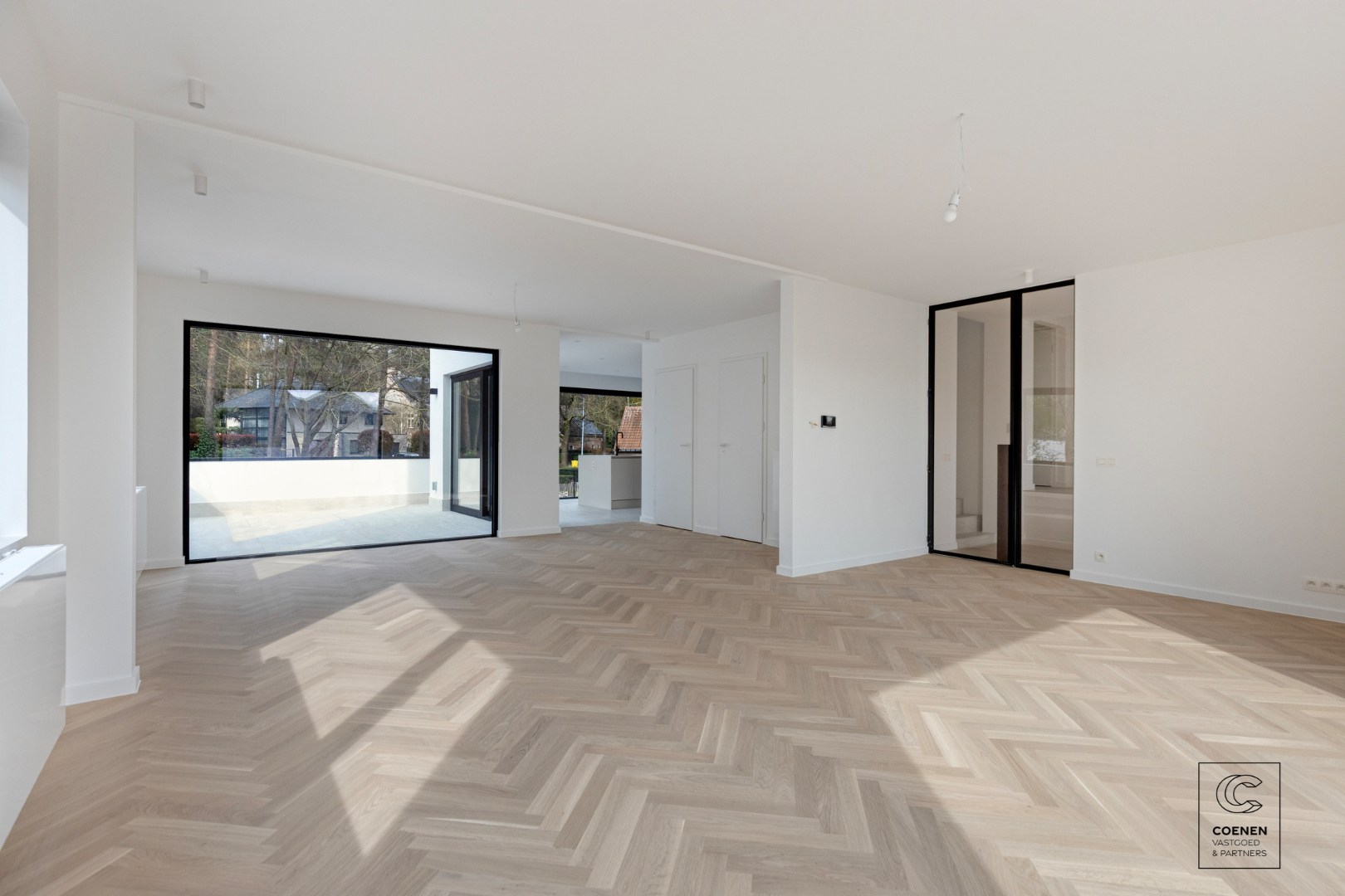 Prachtig gerenoveerde woning met 4 slpk, 2 badkamer en riante tuin op een toplocatie te Rijmenam! 