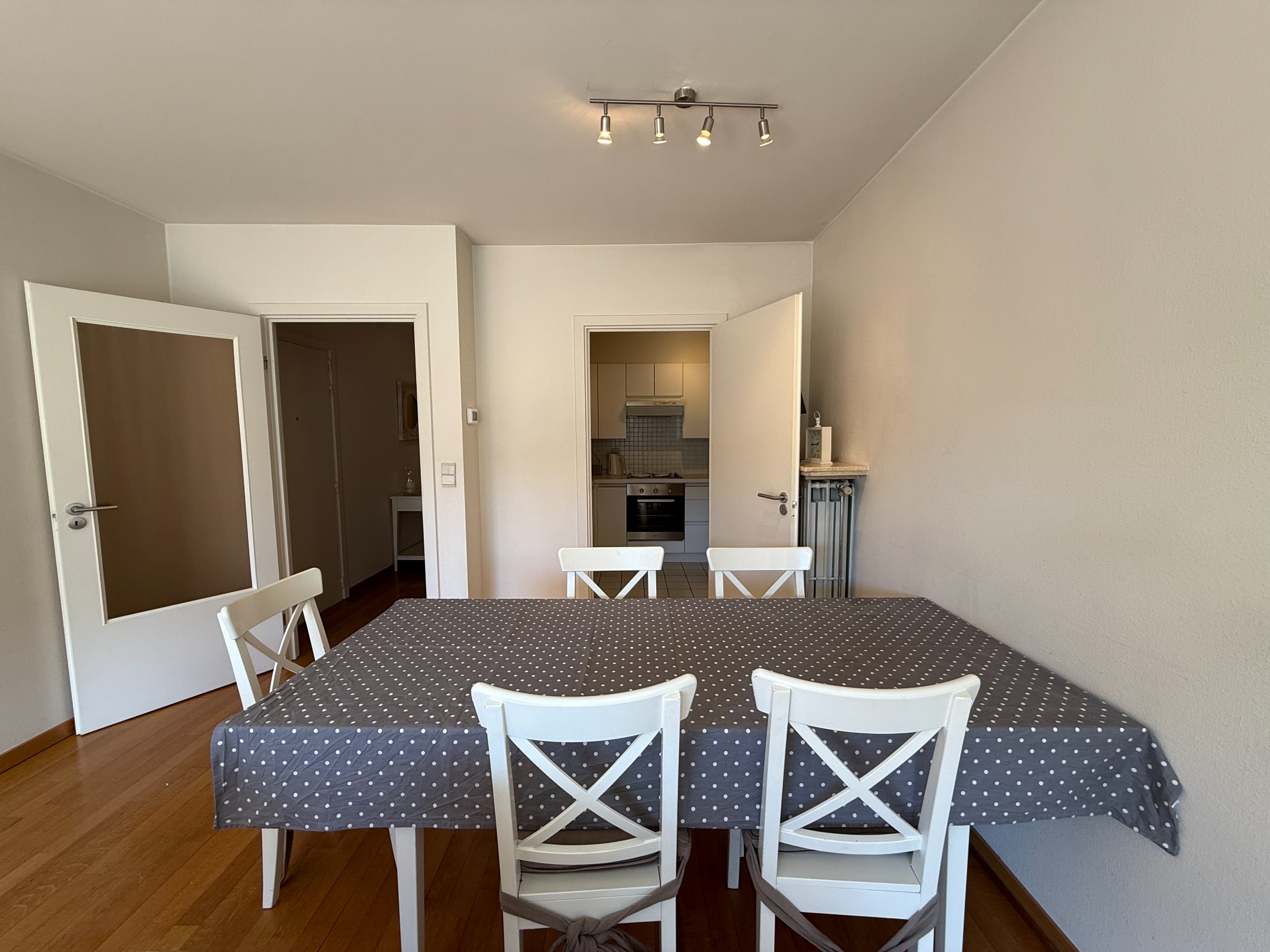 GEMEUBELD: 2- slaapkamer appartement gelegen op een toplocatie in de Van Bunnenlaan 