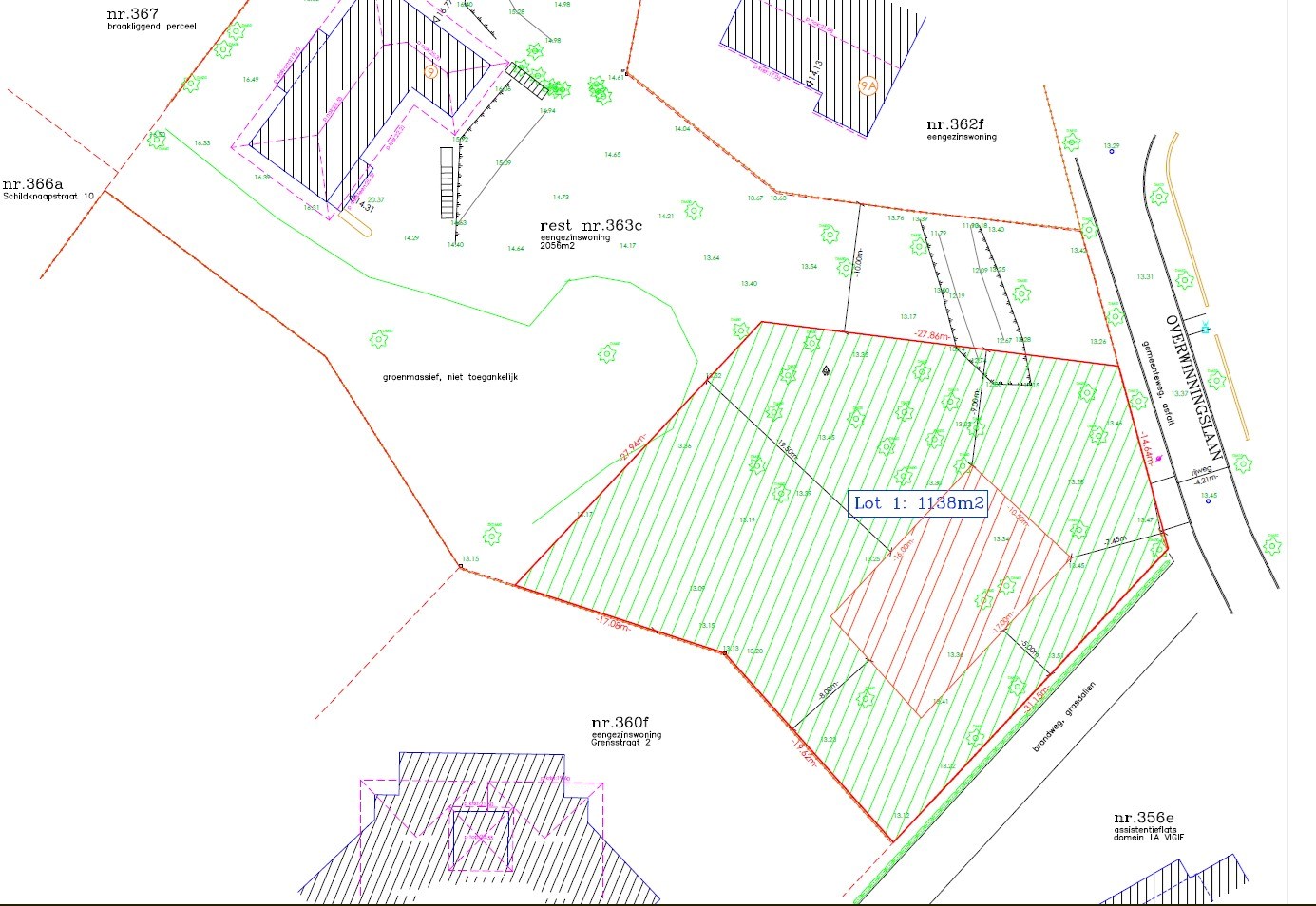 Ruim perceel van 1138 m² in residentiële wijk bestemd voor open bebouwing te Koksijde. 