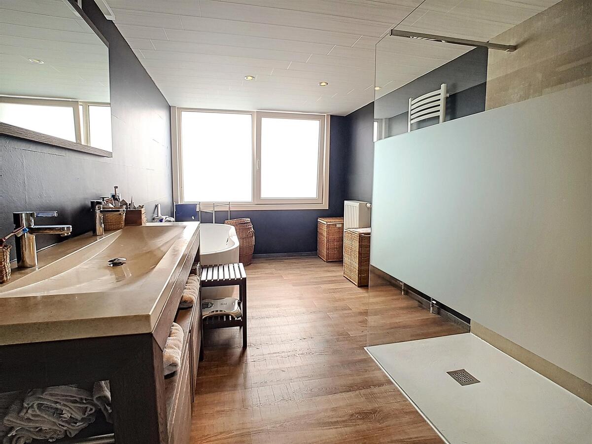 Aangename, volledig gerenoveerde en ruime gezinswoning - Zeebrugge 