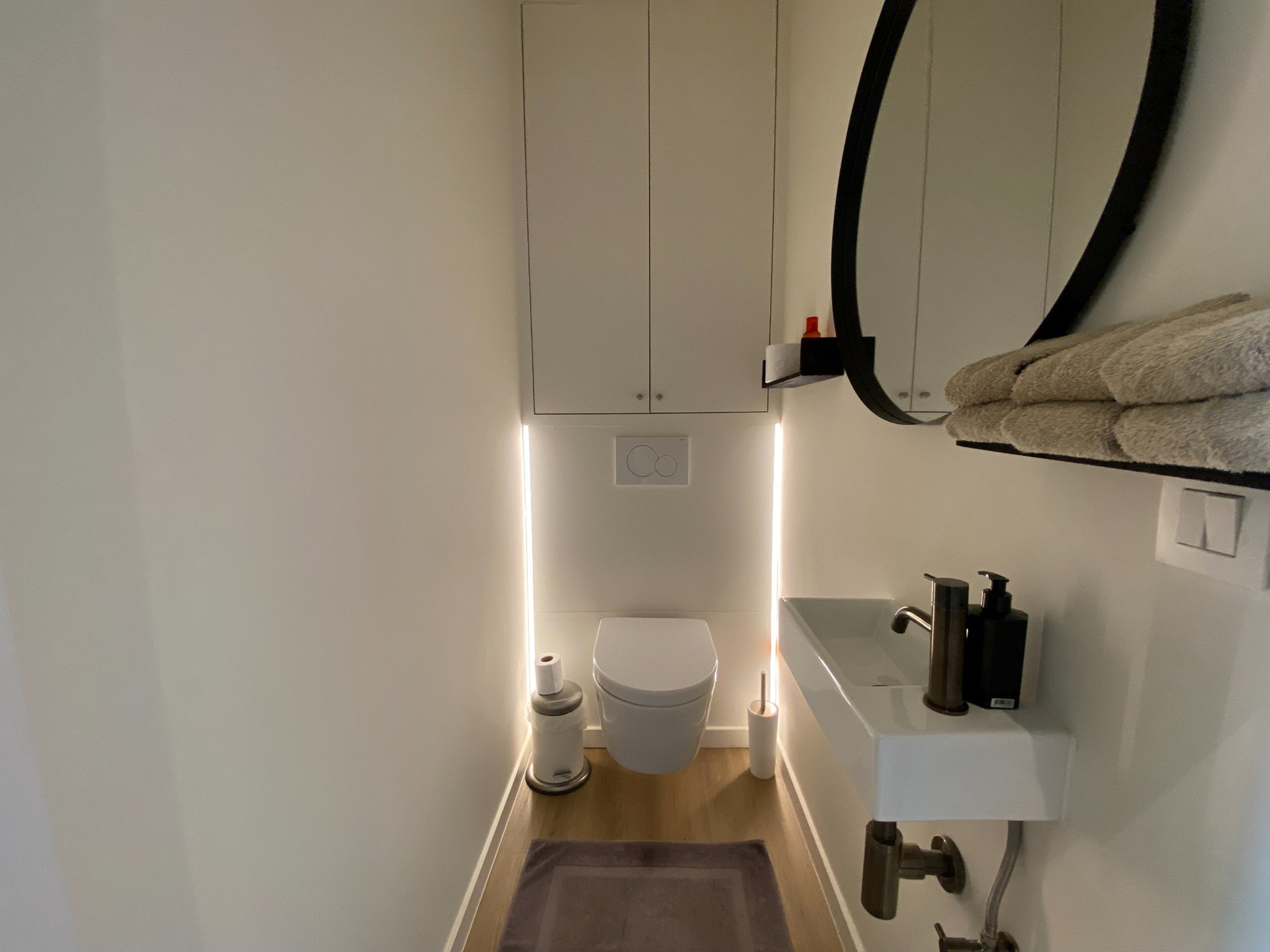 GEMEUBELD - Modern ingericht appartement met 2 volwaardige slaapkamers gelegen in de Lippenslaan. 