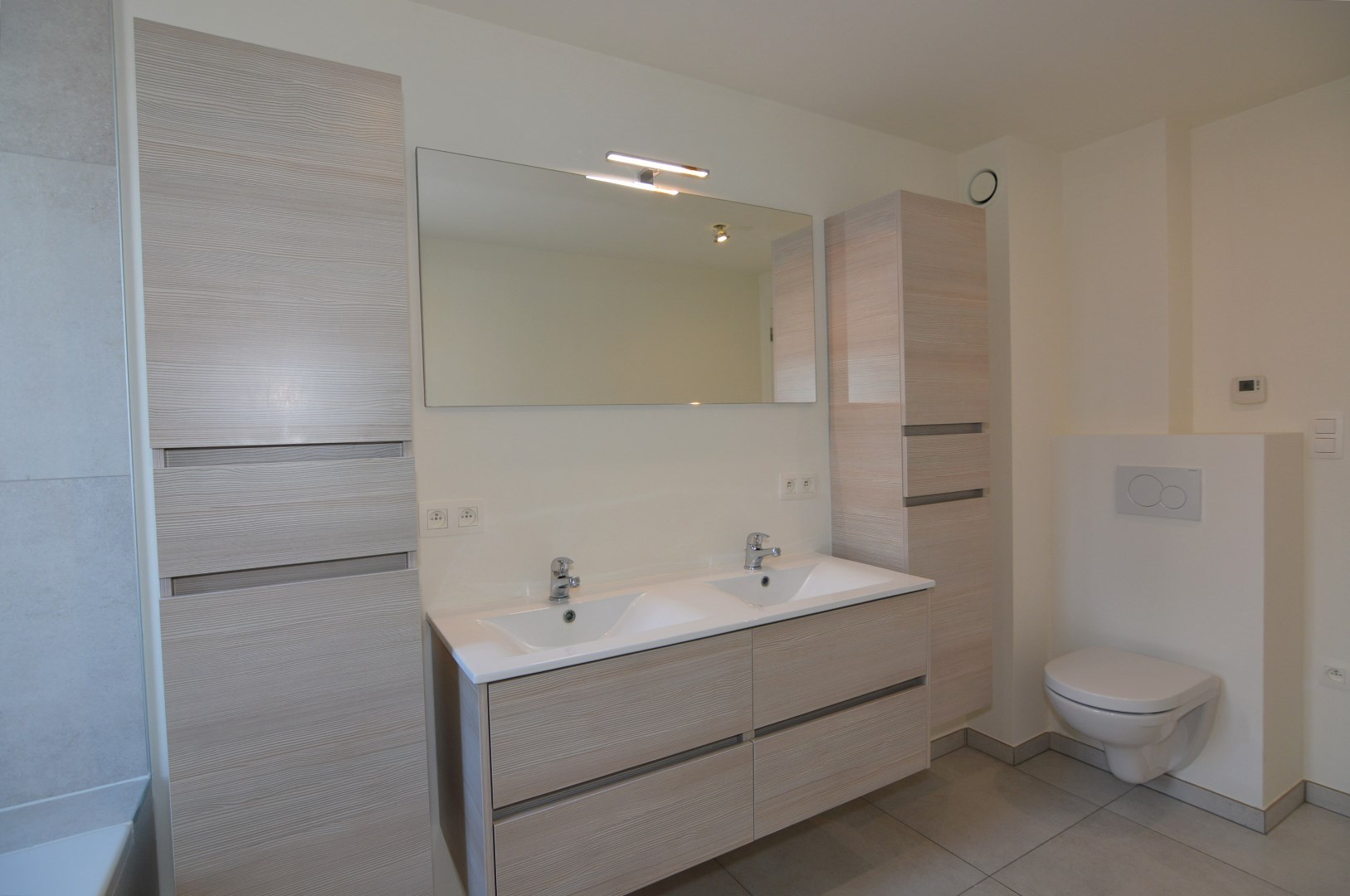 Moderne appartementswoning met 3 slpk, dubbele garage en terras. 