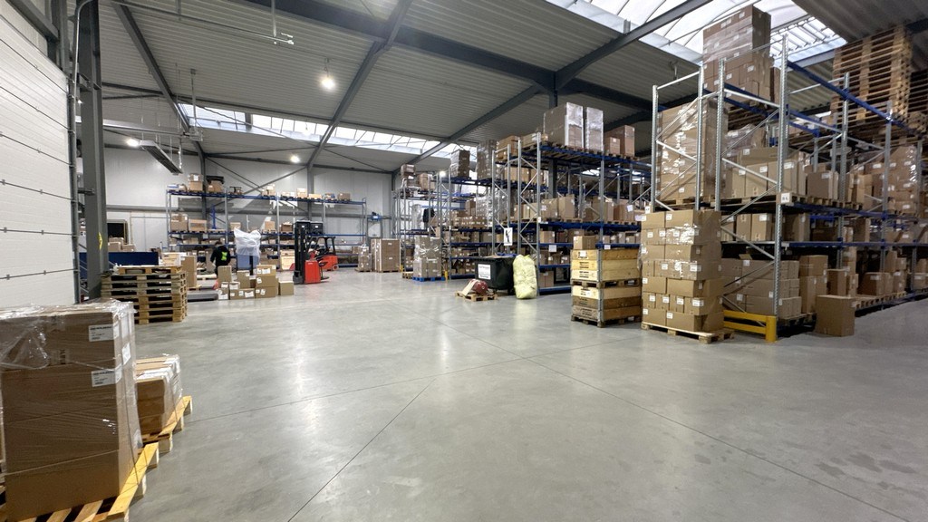 Logistiek bedrijfspand te koop aan A12 in Willebroek