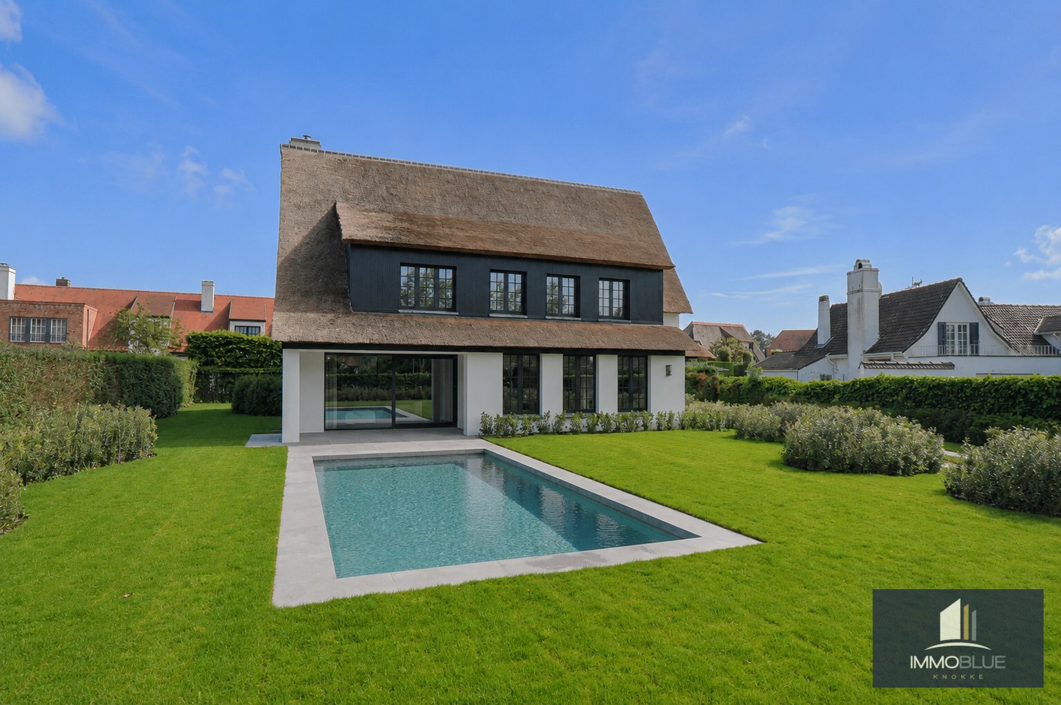 Volledig gerenoveerde villa rustig gelegen op de rand van het Zoute. 