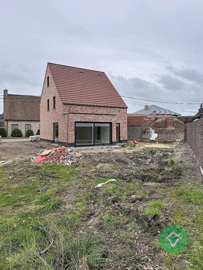 Alleenstaande nieuwbouwwoning met 4 slaapkamers en tuin te Koekelare 