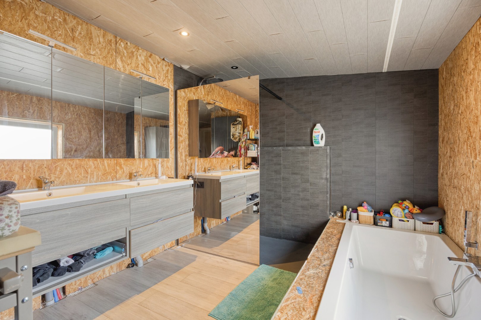 Rustig gelegen, energiezuinige gezinswoning met 4 slpk. in Mol-Sluis 