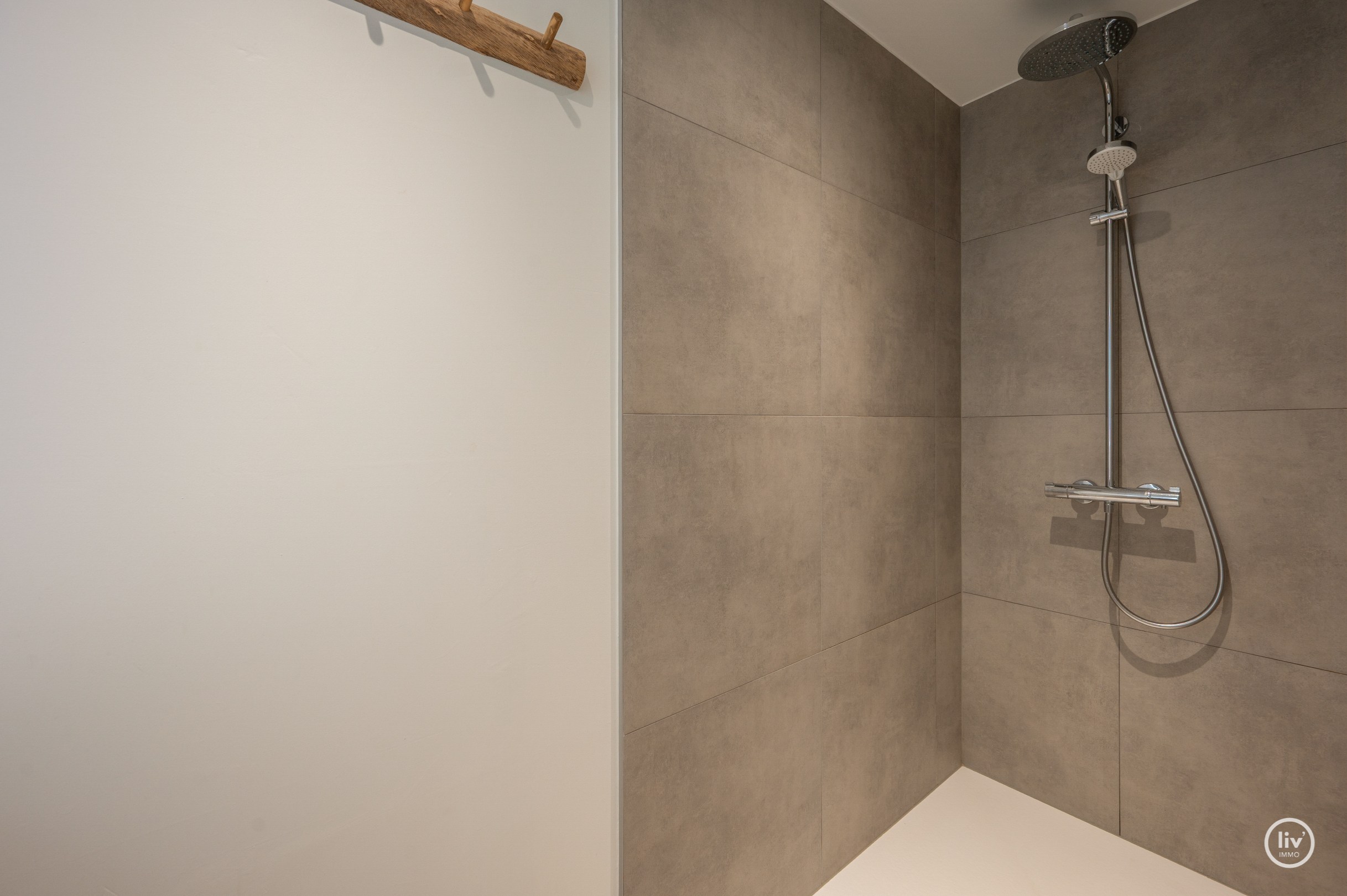 Lichtrijk appartement met groot terras te Res. Lake Garden - Duinenwater 