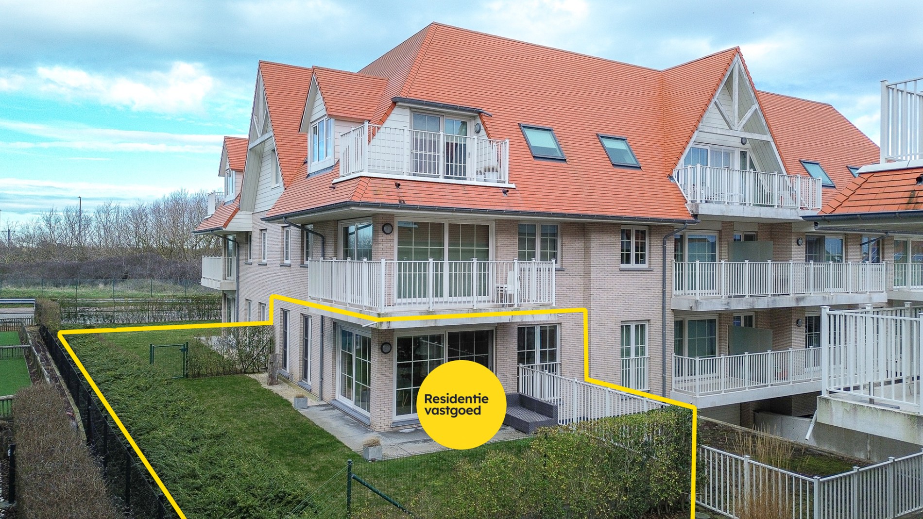 Gelijkvloers 2-slaapkamerappartement met tuin op toplocatie vlakbij de zee! 