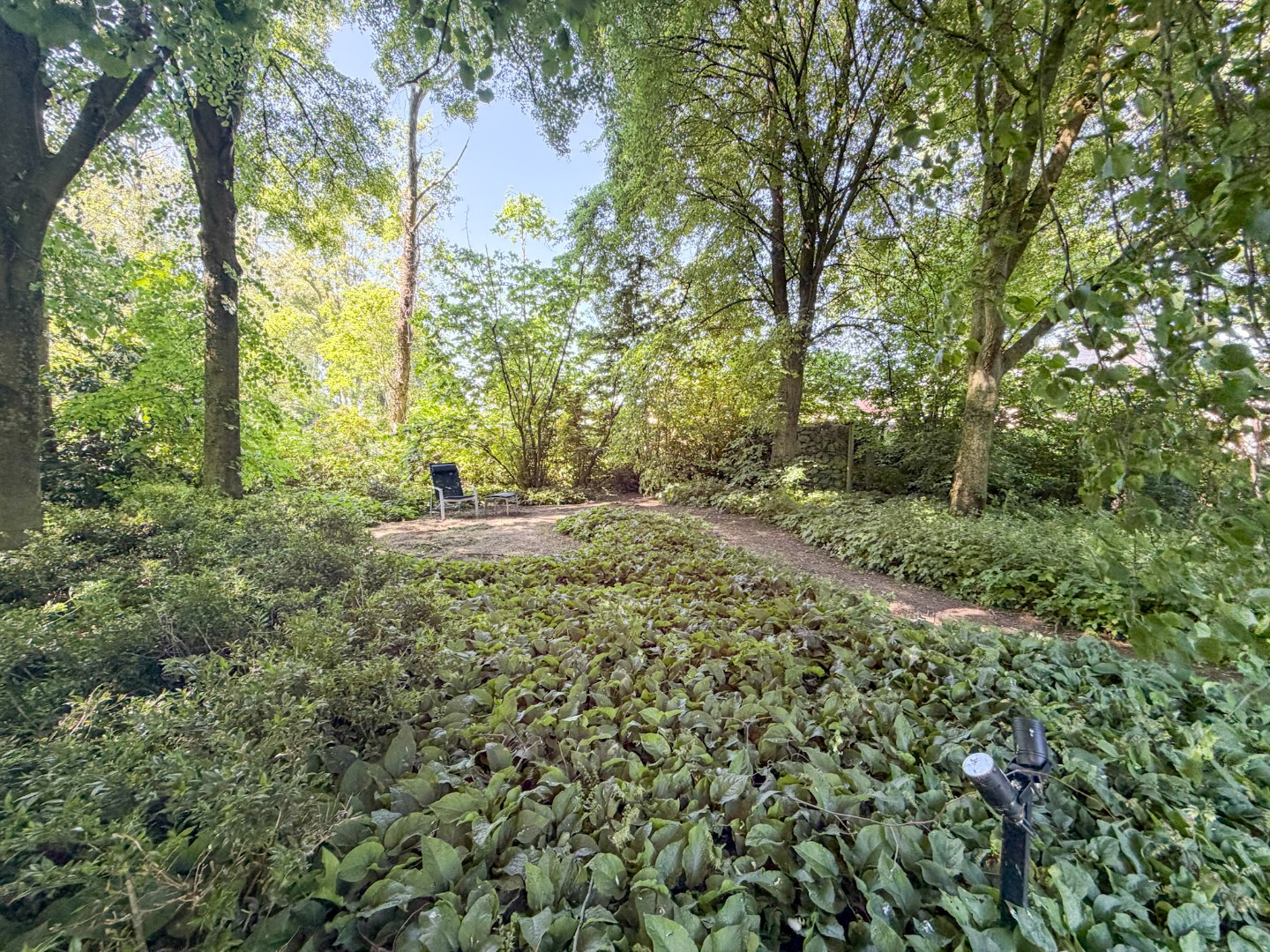 Ruime villa met prachtige tuin en hoogwaardige afwerking, perceel van 1891 m², rustig gelegen te Torhout 