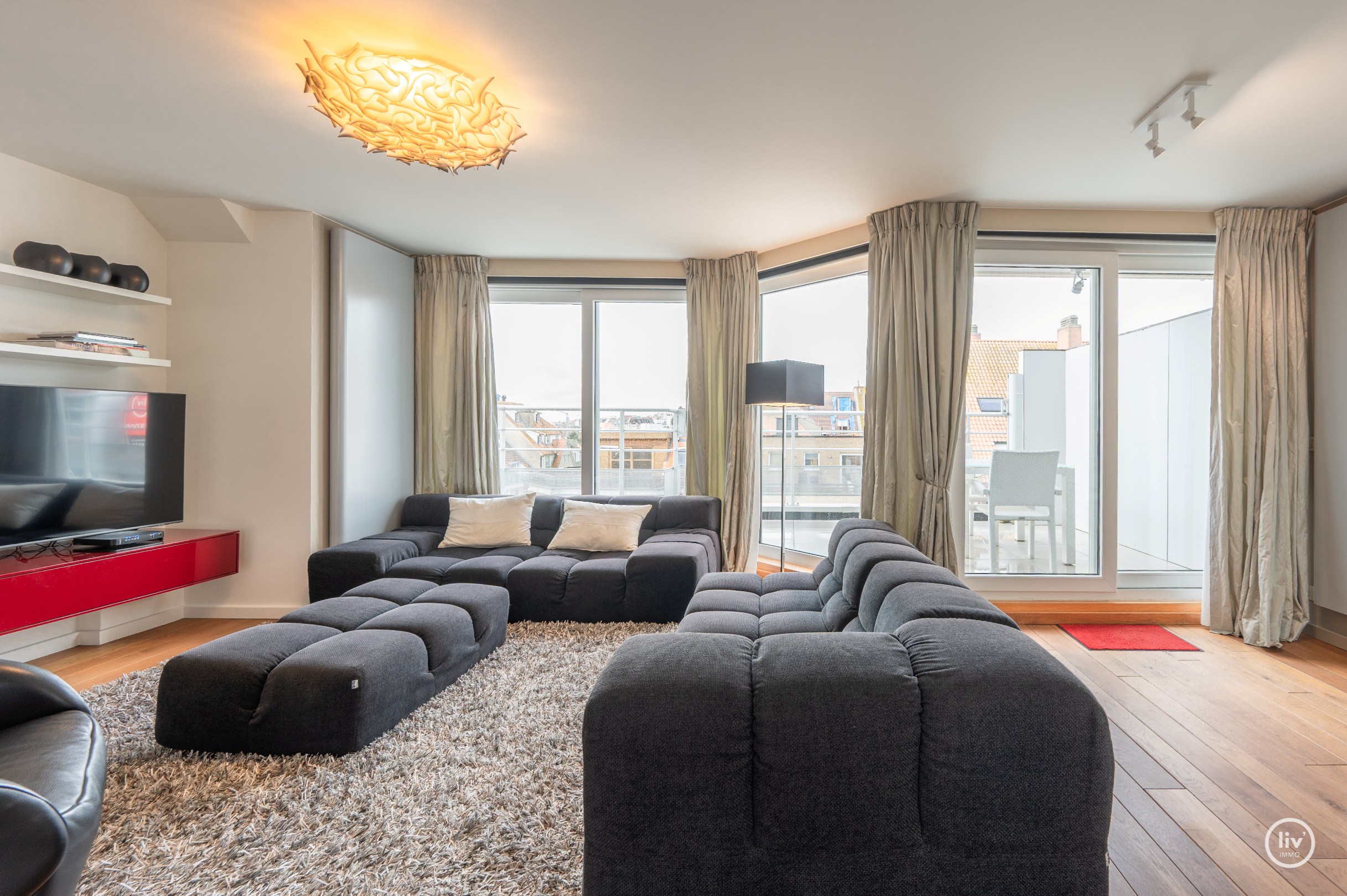 Ruim duplex-appartement (140 m²) met 3 slaapkamers en zonnige terrassen – Parmentierlaan 