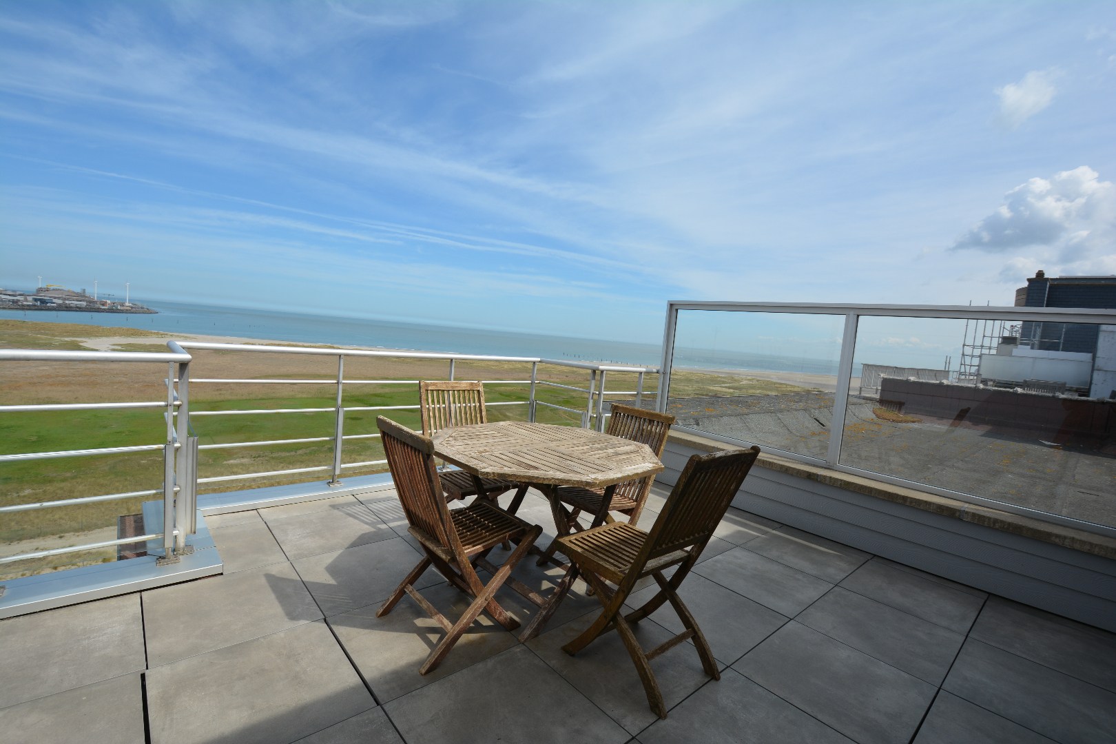 Gezellig appartementje met 2 zeer mooie terrassen en prachtig zicht op zee, de haven en het polderlandschap! 