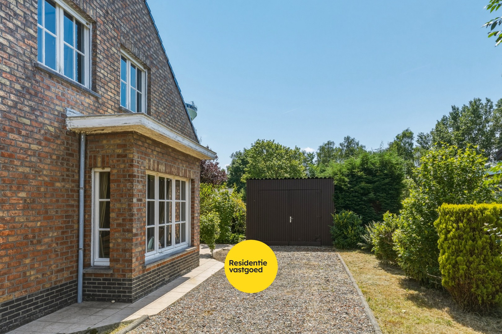 Te renoveren open bebouwing met 3 slaapkamers en ruime tuin in Roksem 