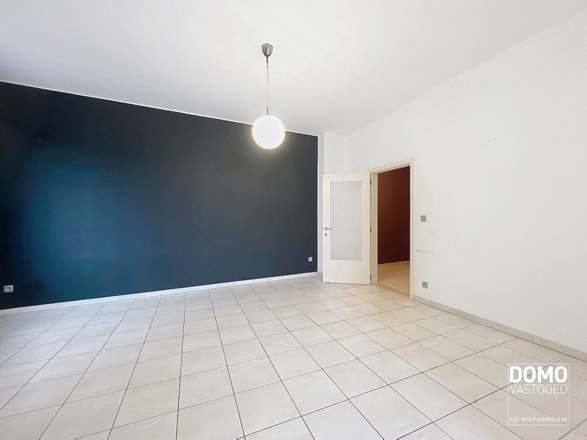 RUIM APPARTEMENT VAN 180 M² MET 2 SLAAPKAMERS, RUIME LEEFRUIMTE EN EPC B TE HERK-DE-STAD 