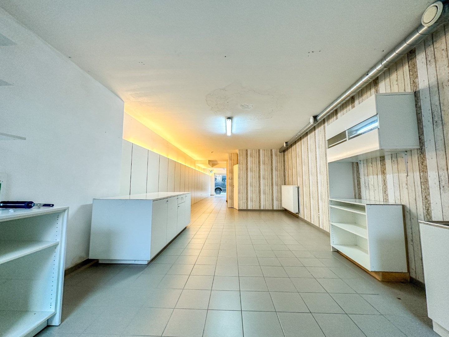 Instapklare handelsruimte voor winkel of kantoor, centrum Torhout 