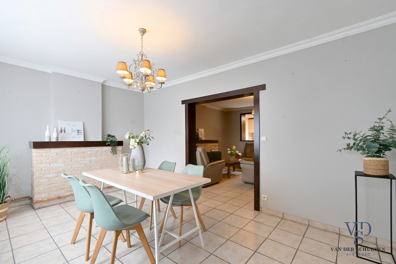 Degelijke rijwoning. 