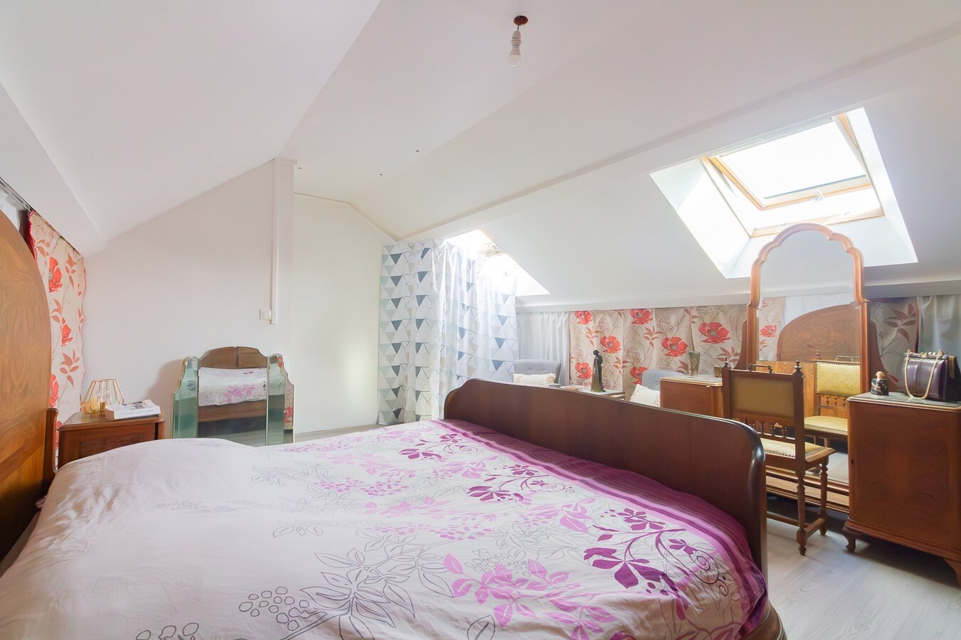 Maison rénovée avec 3 chambres et cour 