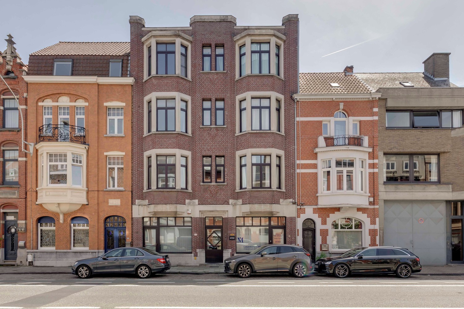 Uniek lichtrijk gerenoveerd appartement te koop in Sint-Amandsberg 