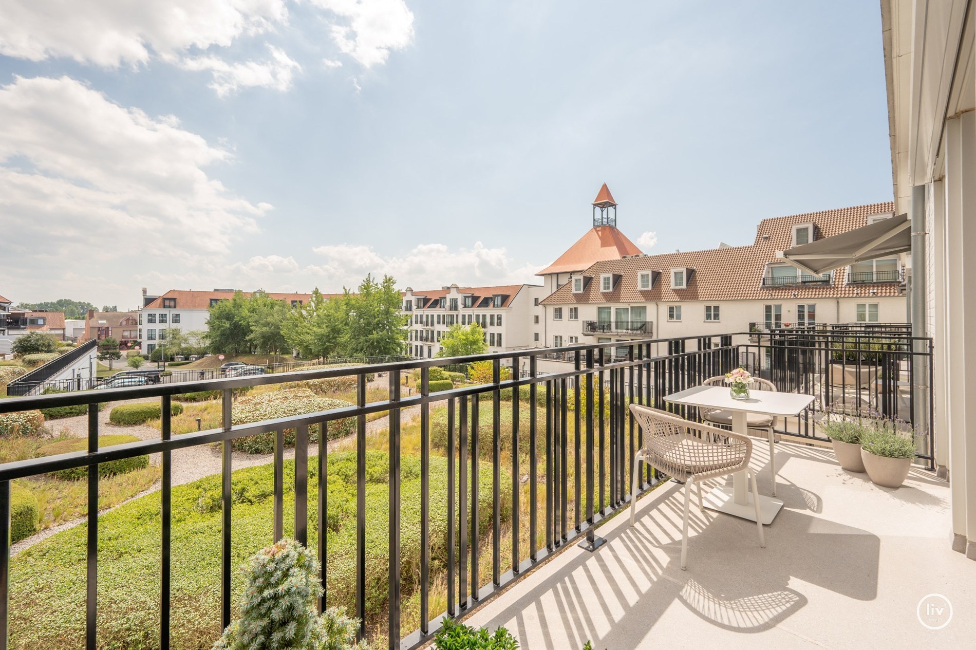 Appartement moderne avec 2 chambres à coucher complètes et de grandes terrasses orientées au sud situé à Duinenwater. 