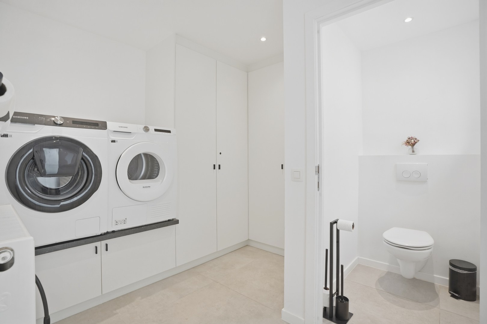 Subliem gerenoveerde herenwoning met 6 slaapkamers inclusief garage in Nieuwpoort-Stad op 135 m². 