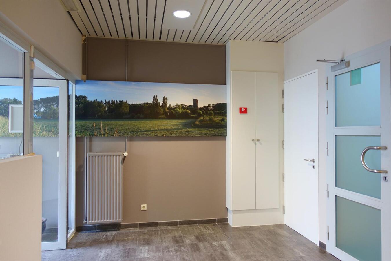 Polyvalente handelsruimte in dorpskern 