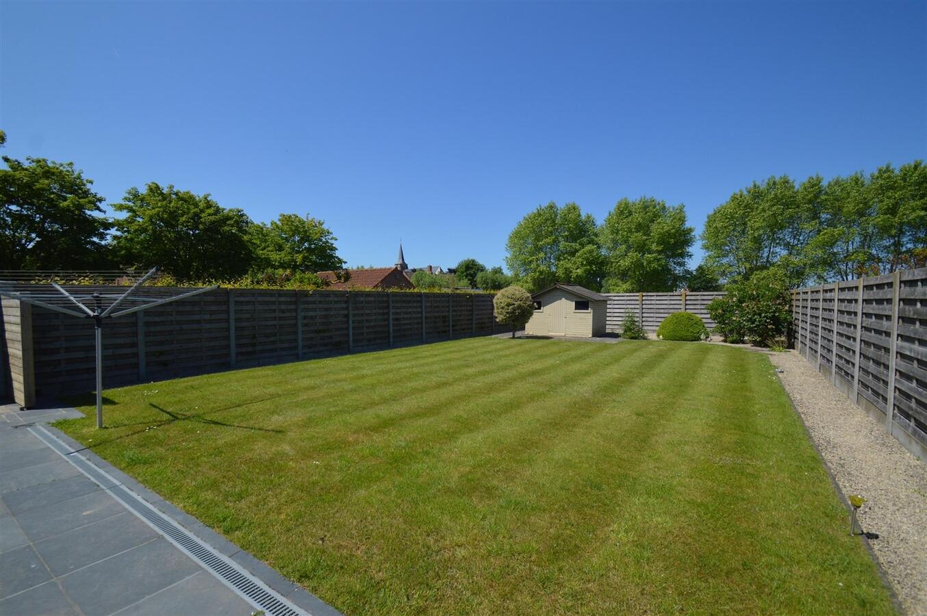 Gezinswoning met grote tuin, oprit &amp; garage - Ramskapelle 