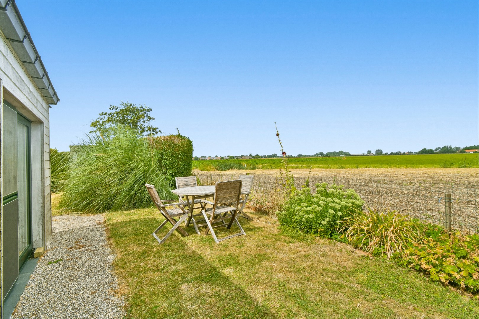 prachtige vrijstaande woning op toplocatie langs het kanaal te Leffinge met uniek panoramisch verzicht 