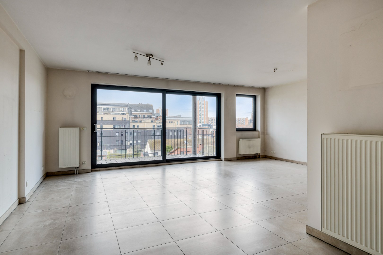 Appartement met 2 slaapkamers, ruim terras en garagebox in Leuven! – EPC 92 kWh/m² – bewoonbare opp. 94m² 