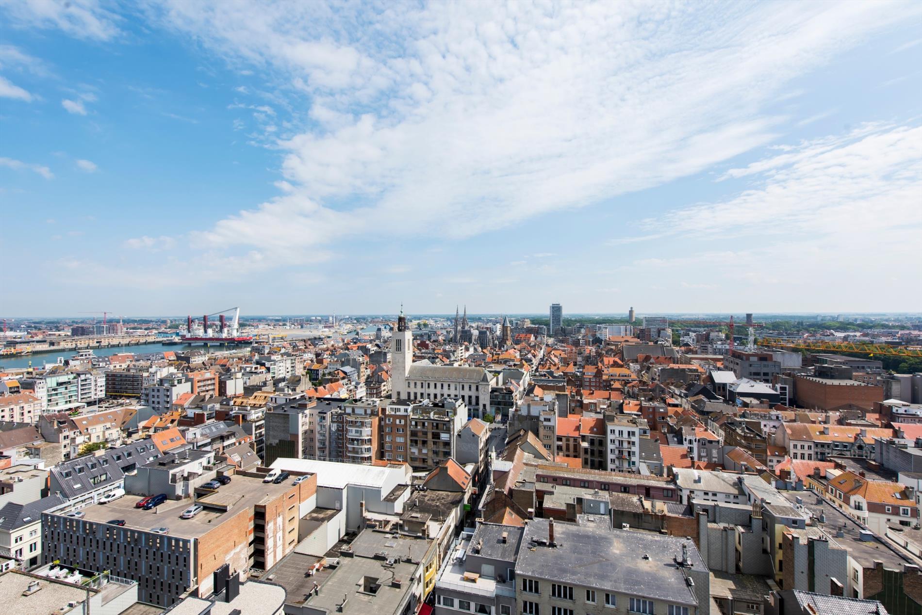 LUXUEUS VAKANTIE APPARTEMENT MET ZICHT OP ZEE EN STAD 