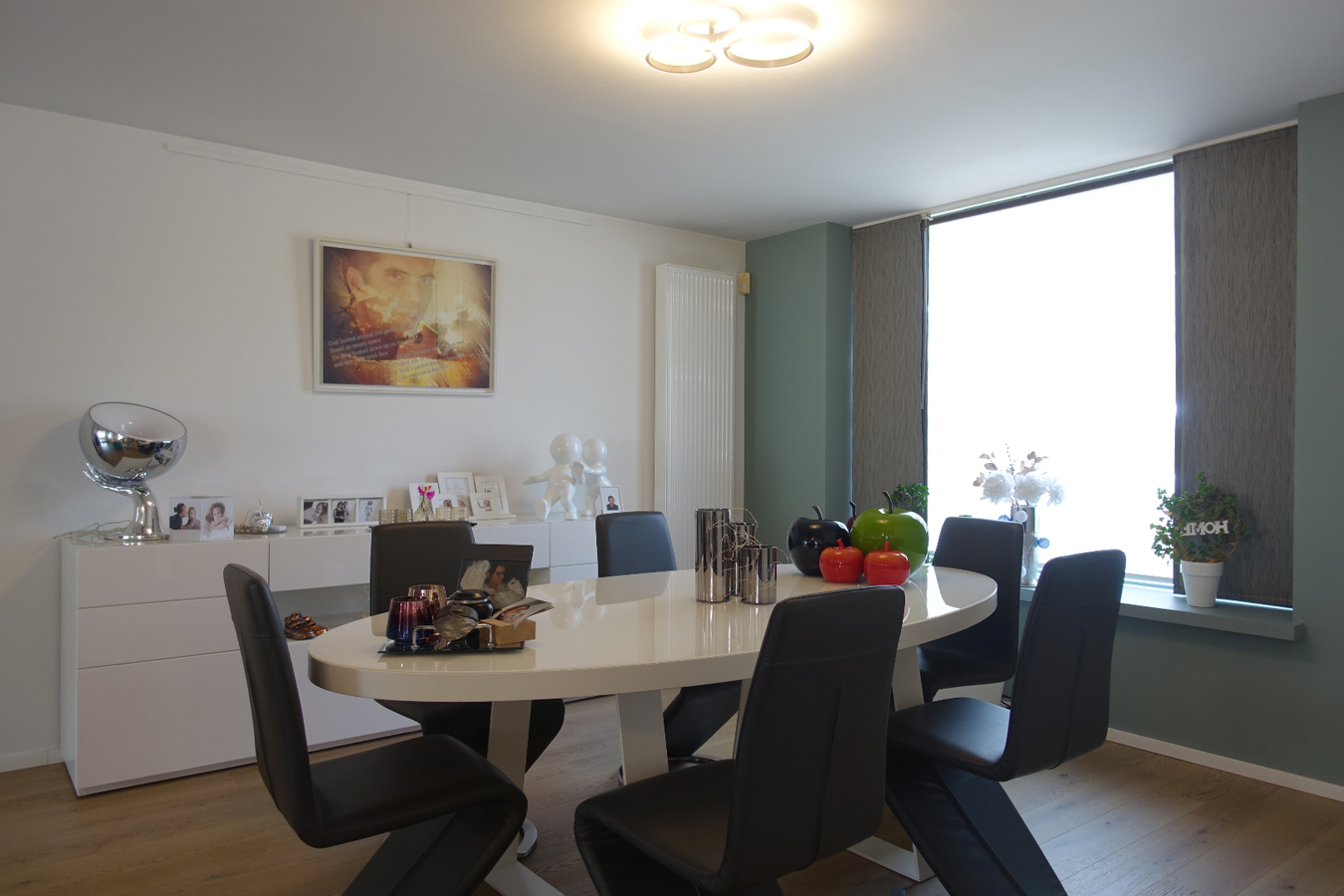 Ruime moderne woning aan het centrum van Aartrijke 