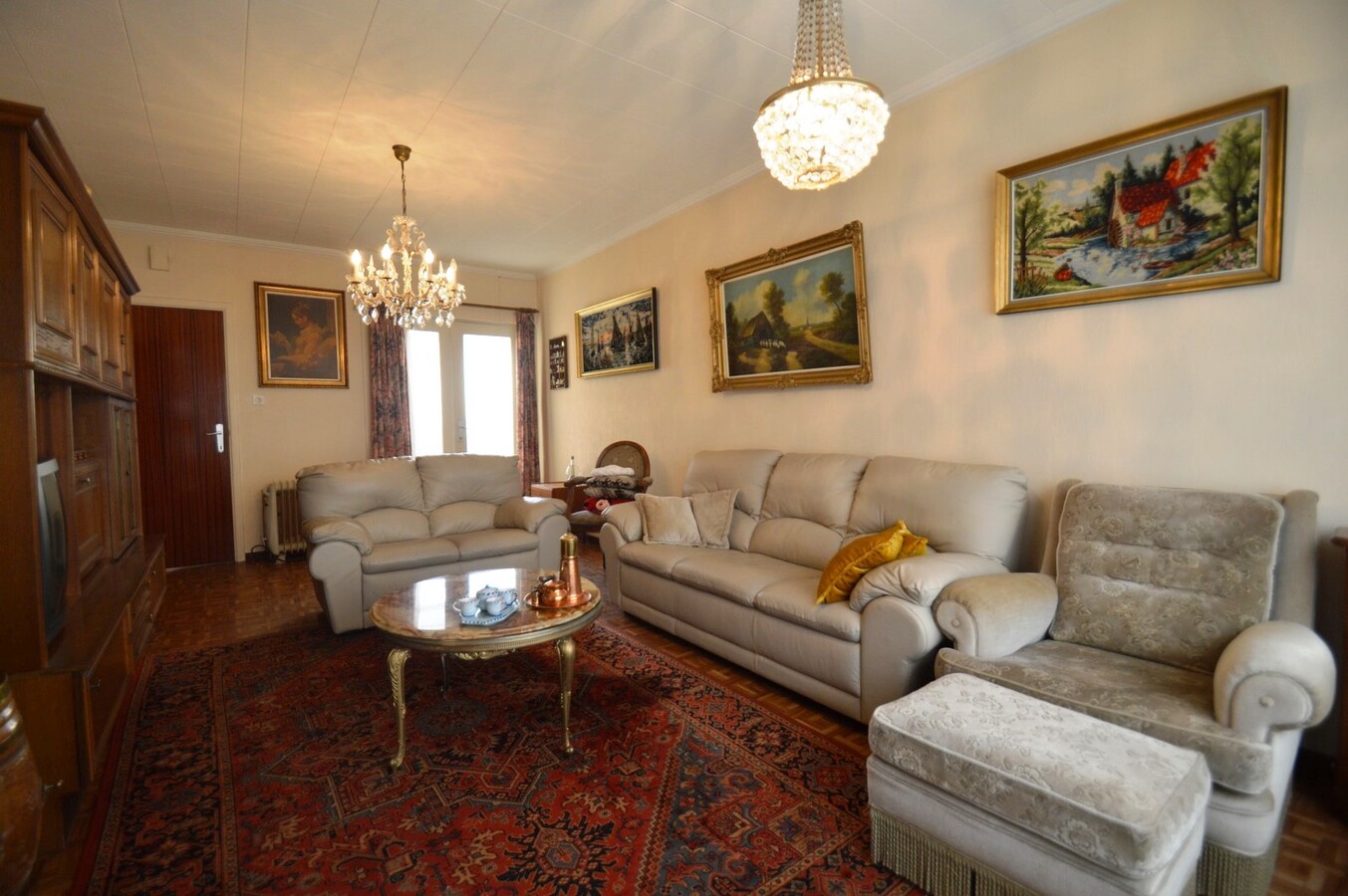 Volumineuze woning met garage vlakbij het centrum - Zelzate 