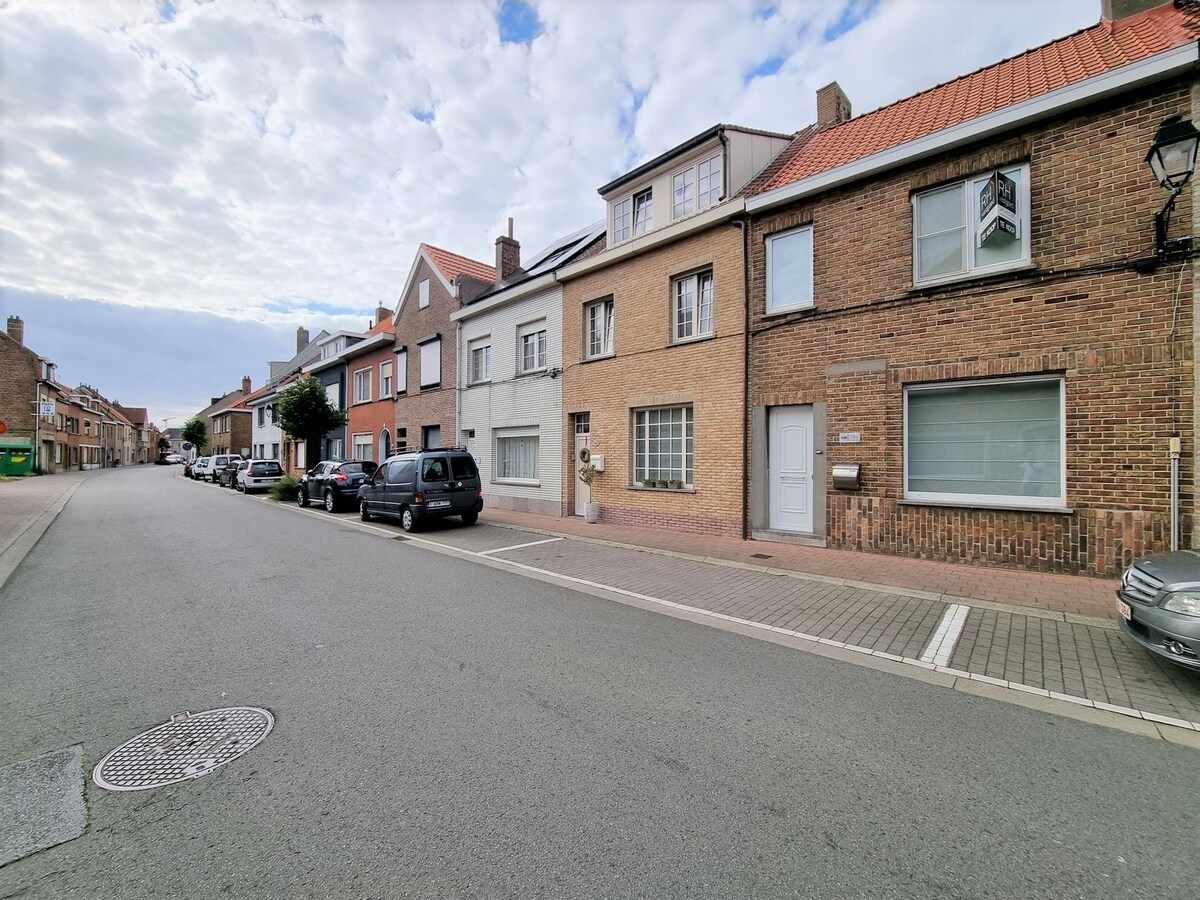 Leuke woning met mooi terras en achteruitgang te Heist 