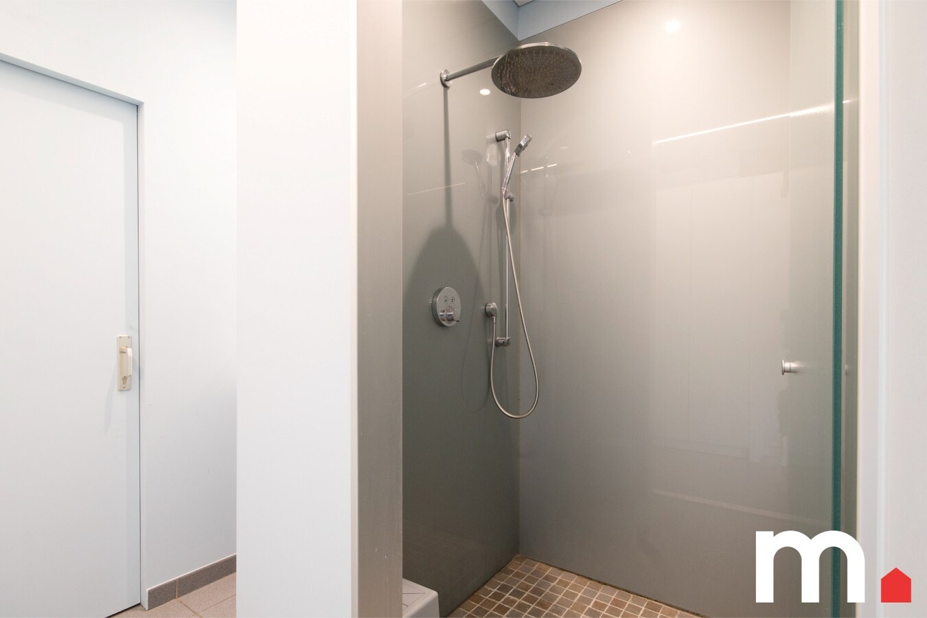 Villa met binnenzwembad, sauna en praktijkruimte (160m2) te Kuurne ! 