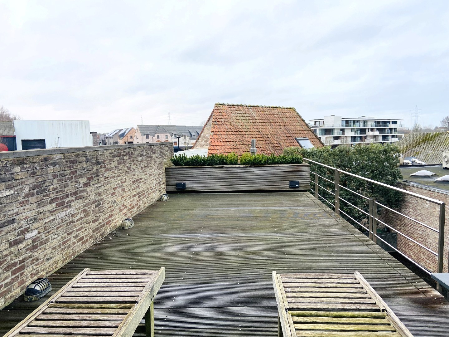 Volledig uitgeruste slagerij met luxueuze woonst op centrumligging in Sint-Eloois-Vijve! 